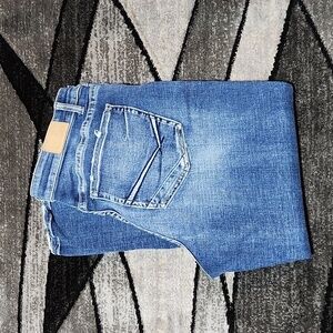 BKE PAYTON EMBROIDERED DISTRESSED UNIVERSAL FIT MID-RISE CROPPED DENIM J…